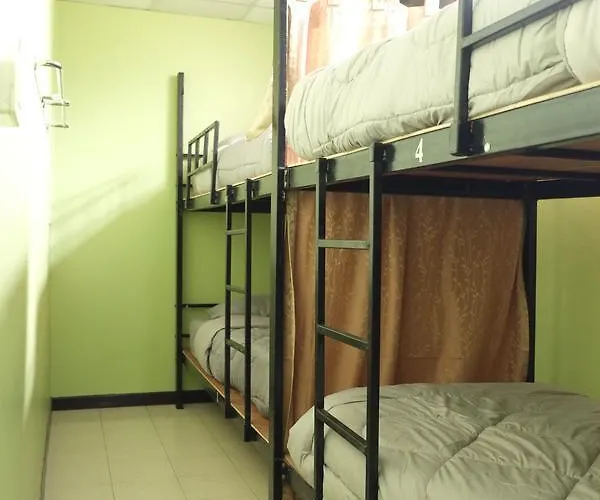Nakhon Ramkhamhaeng Hostel *