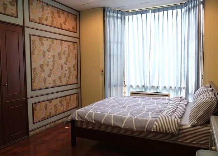 Nakhon Ramkhamhaeng Hostel